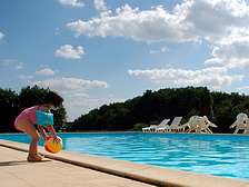 Zwembad van gites huisjes vakantiepark in Dordogne-Lot bij Gavaudun