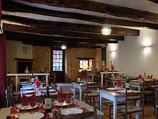 Auberge de Vezou restaurant en village de gites pour vacances en Périgord Noir Quercy Gavaudun 