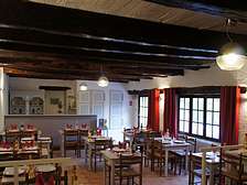  Auberge de Vezou restaurant met gites vakantiehuisjes in vakantiepark in Dordogne Lot et Garonne bij Gavaudun